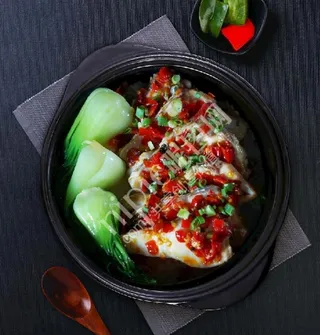 剁椒鱼头煲仔饭图片