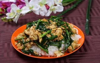 韭菜鸡蛋盖浇饭图片