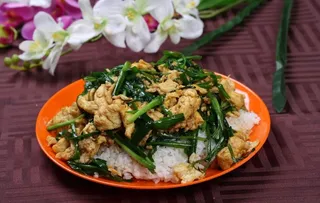 韭菜鸡蛋盖浇饭图片