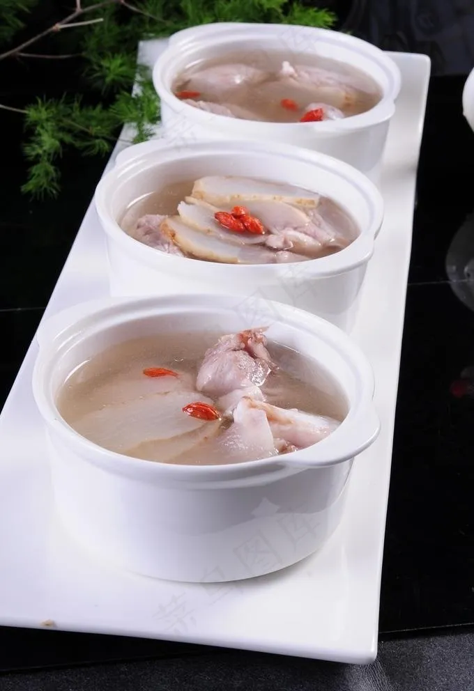 野生高丽参炖老鸽图片