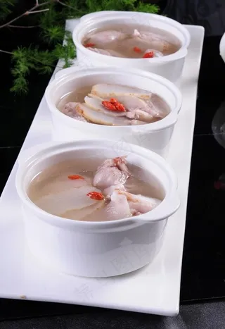 野生高丽参炖老鸽图片