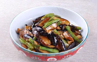 长茄子焖豆角图片