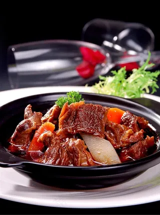 萝卜焖牛腩图片