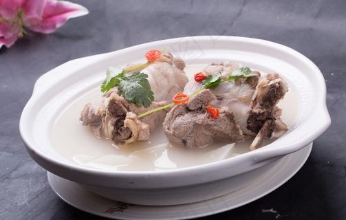 白萝卜喂筒子骨图片