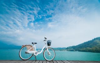 海边自行车旅游背景海报素材图片