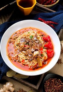 泡椒鸡杂面图片