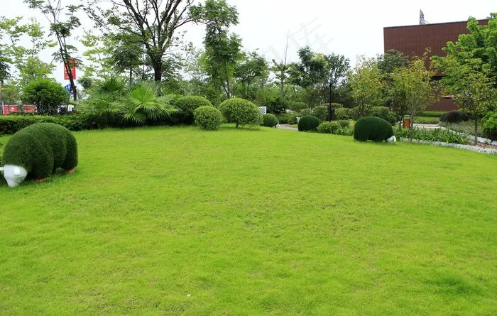 草地动物造型图片