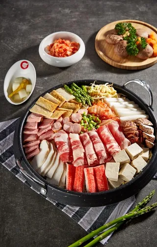 肥牛年糕火锅图片