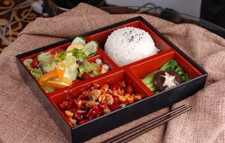 餐辣子鸡套饭图片