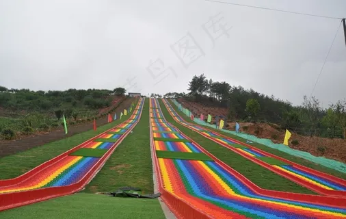 七彩滑道图片