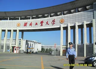 河北工业大学校门口图片