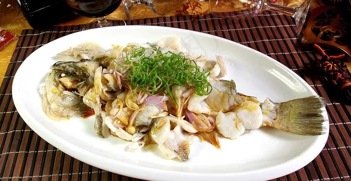 特色葱油淋鱼图片