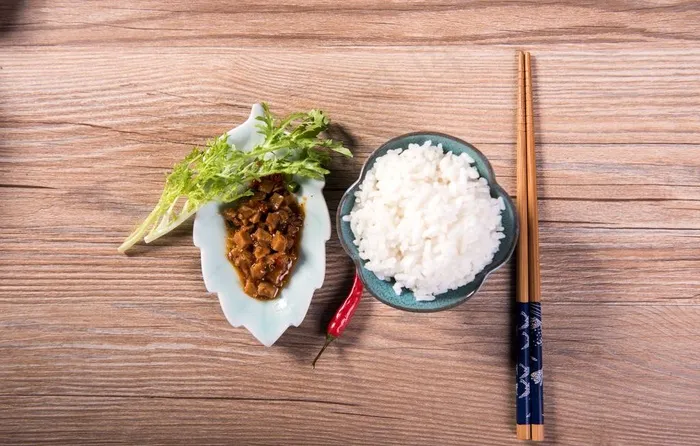 米饭拌酱图片
