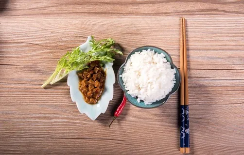 米饭拌酱图片 米饭拌酱图片
