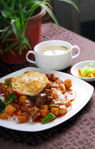 豆牛肉盖浇饭图片