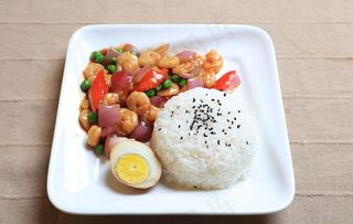 洋葱虾仁卤蛋盖饭图片