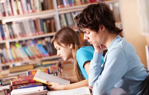 小孩用功读书学习图片