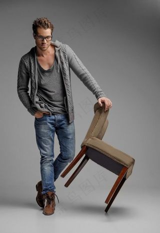 时尚休闲装帅哥图片