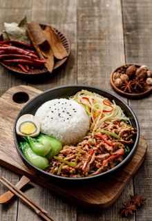 鱼香肉丝饭图片 鱼香肉丝饭图片