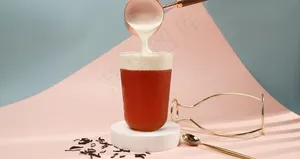 红茶奶盖茶图片