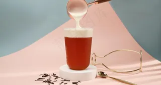 红茶奶盖茶图片