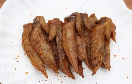 油炸鸡翅膀图片