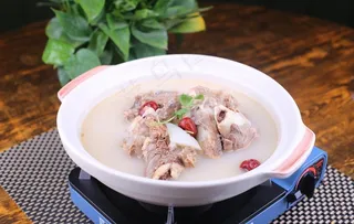 大骨萝卜汤图片