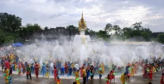 西双版纳泼水节图片