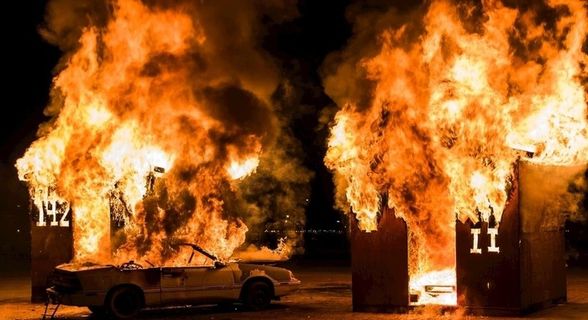 火灾现场电影拍摄爆炸场景图片