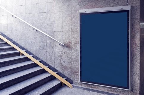 走廊海报展示样机图片