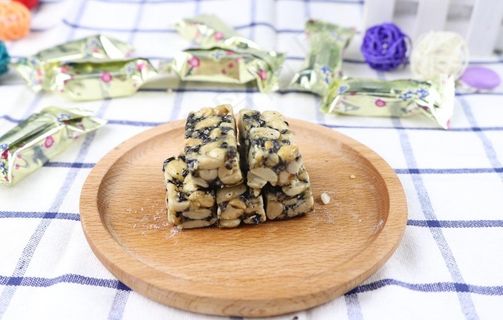 酥软糖果  花生糖  食品托盆图片