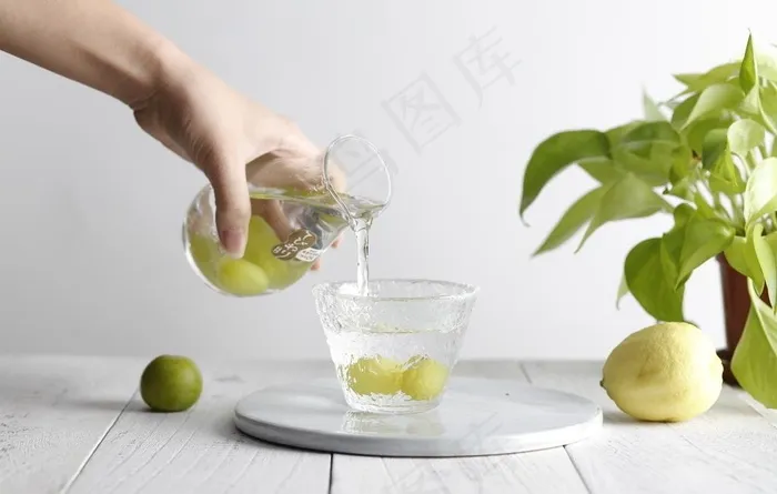 玻璃茶杯图片