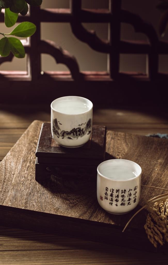白酒酒杯瓷杯背景海报素材图片