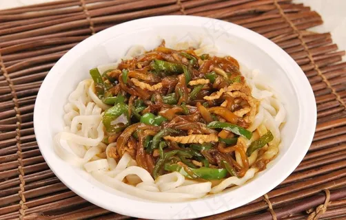 尖椒茄子肉丝打卤面图片 尖椒茄子肉丝打卤面图片