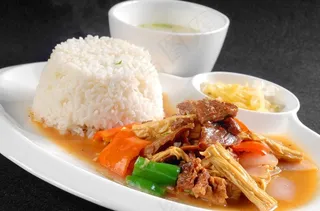 腐竹牛腩饭图片
