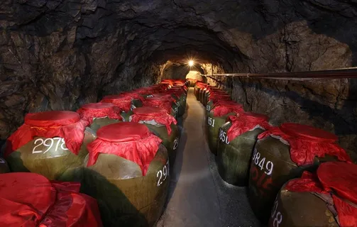 酒文化 酒缸 洞藏 酒坛 酒窖图片