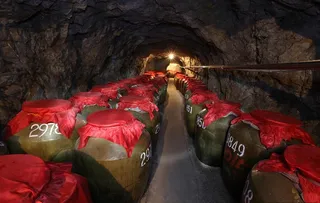 酒文化 酒缸 洞藏 酒坛 酒窖图片