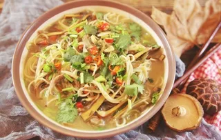 雪菜肉丝面图片