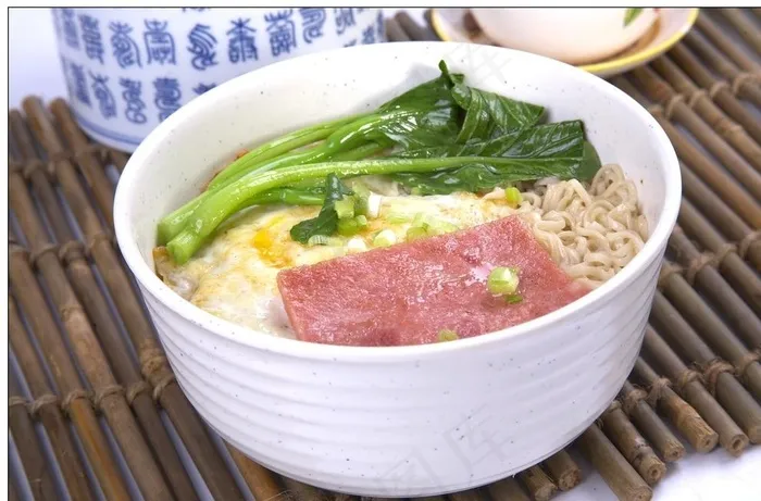 火腿蛋公仔面图片