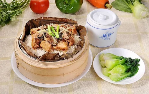冬菇滑鸡荷叶饭图片 冬菇滑鸡荷叶饭图片