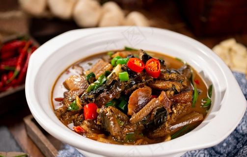 刀板香腌猪肉烧黄鳝图片