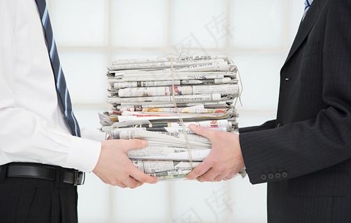 手捧废纸图片