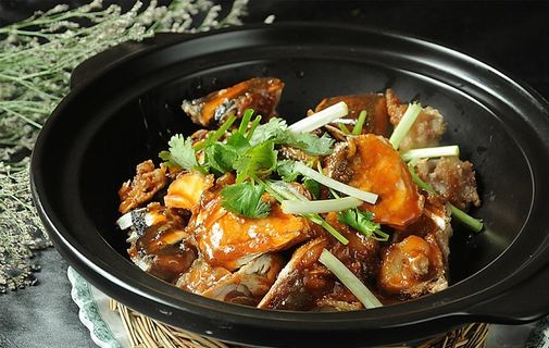 香煎鱼头煲图片 香煎鱼头煲图片
