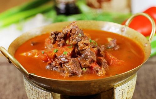 锅仔番茄煮牛肉图片 锅仔番茄煮牛肉图片