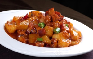 小土豆红烧肉图片