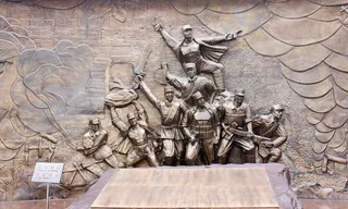 台儿庄大战纪念馆雕塑图片