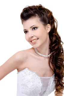 盘发美女图片 盘发美女图片