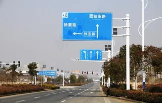 交通标志牌杆图片