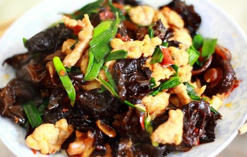 木耳炒肉片特写图片