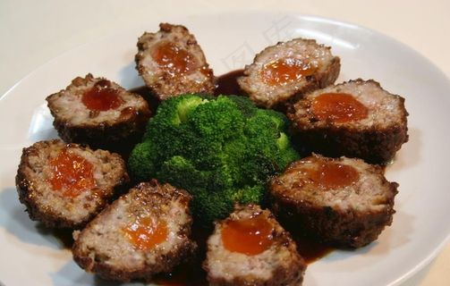 菌菇咸蛋黄狮子头图片